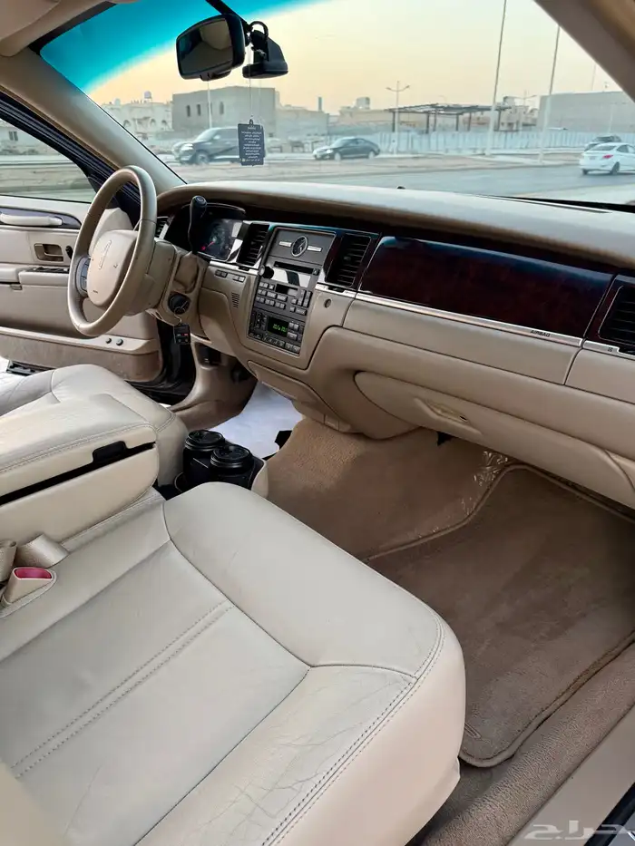 لينكون تاون كار لارج L ( مخزن 95الف ) سعودي 2011 بدي وكالة 36