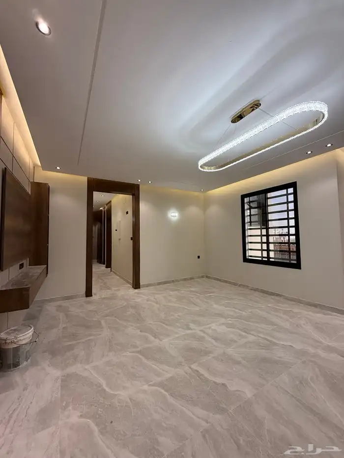 للبيع شقة 6 غرف بأبها بسطح مطل ومصعد خاص داخل الشقة للسطح 22