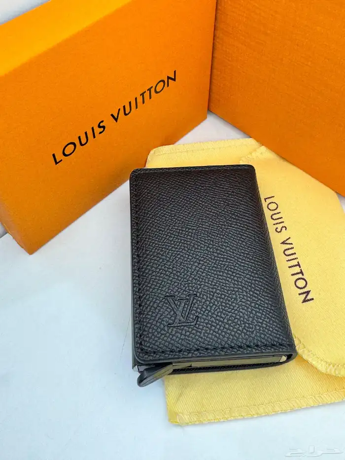 توفرت محافظ لويس فيتون 4