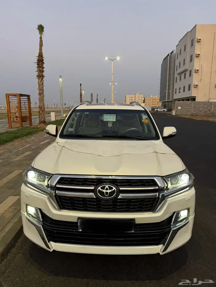 لاندكروزر صالون 2017 0