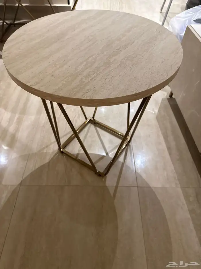 طاولات - خدمة - تلفزيون 1