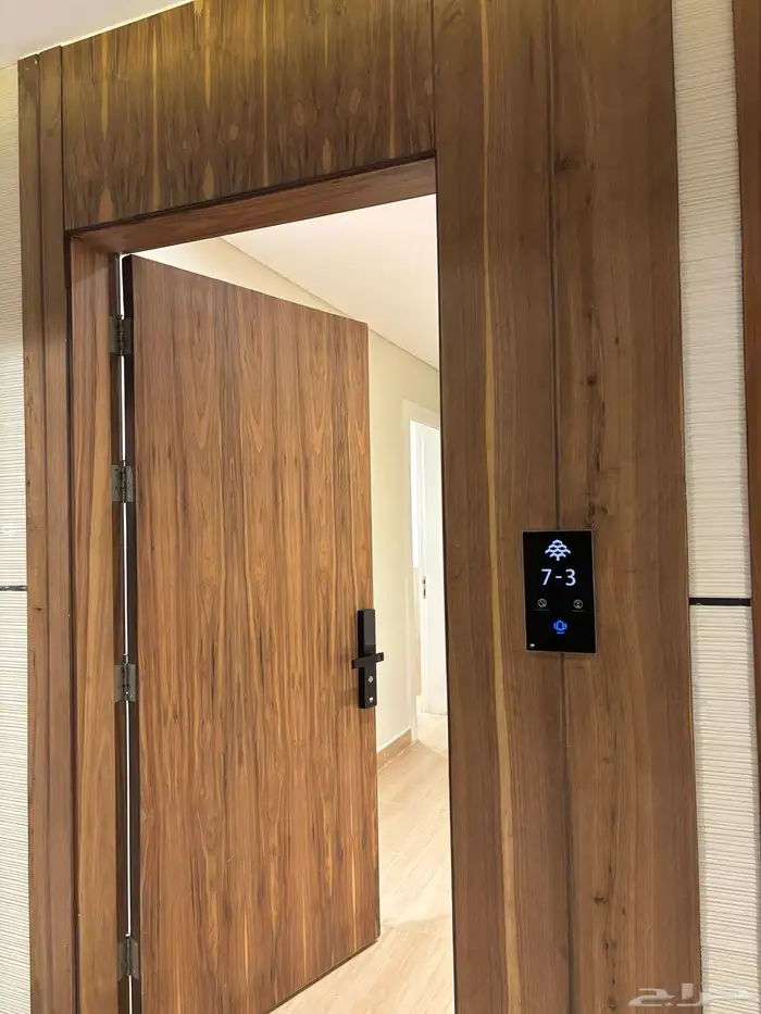 شقة فاخرة للإيجار في حي الياسمين 1