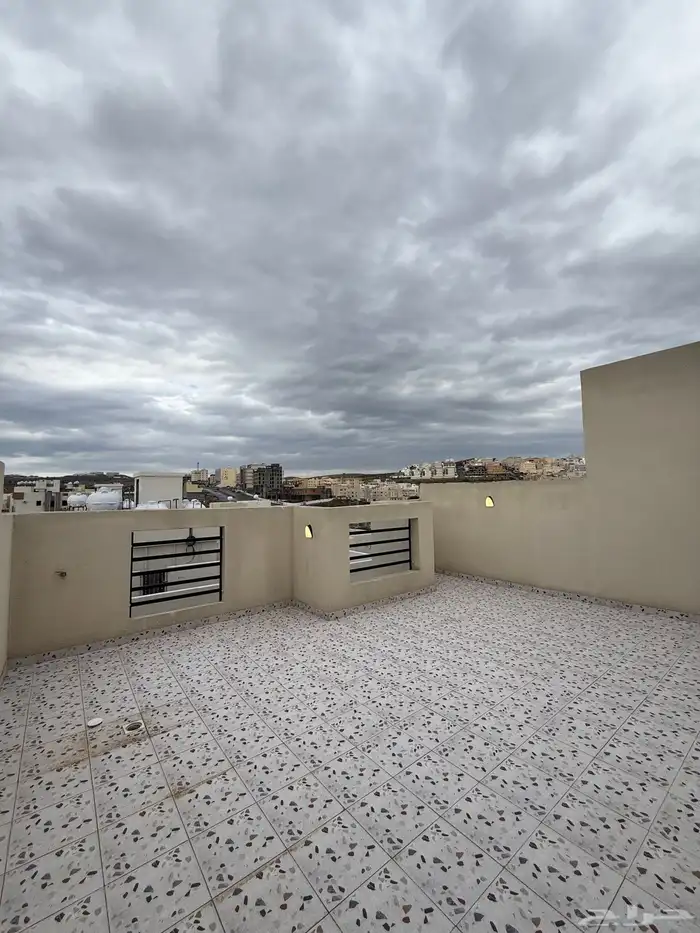 للبيع شقة 6 غرف بأبها بسطح مطل ومصعد خاص داخل الشقة للسطح 41