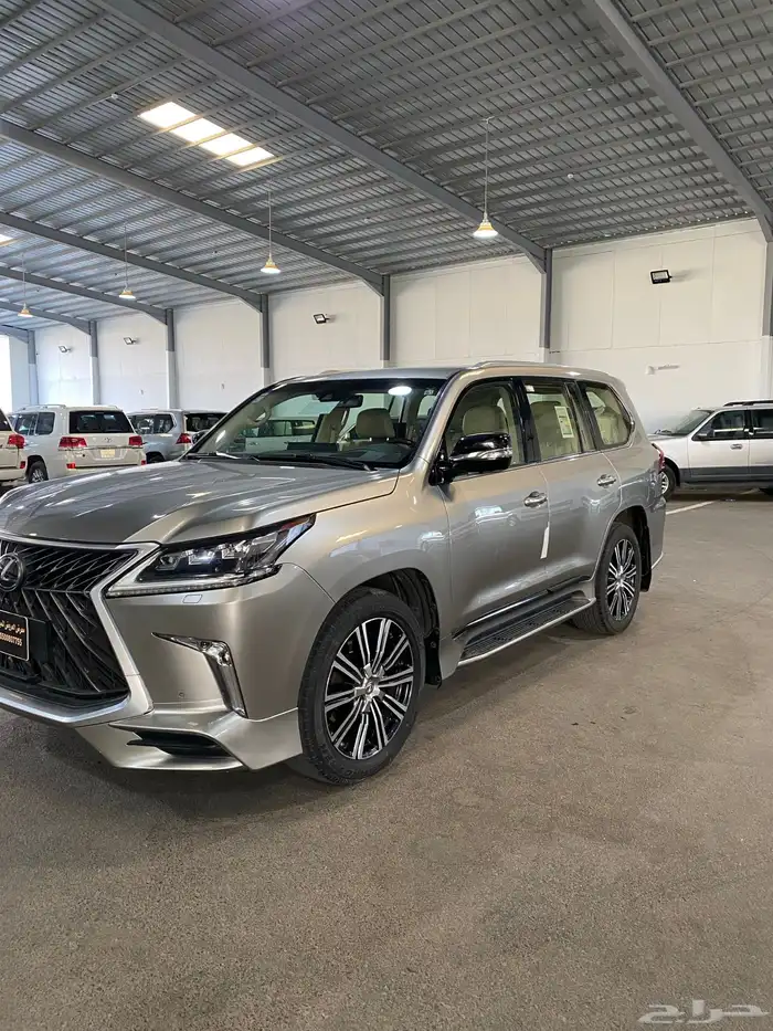 لكزس LX570 2017 ممشى قليل 1