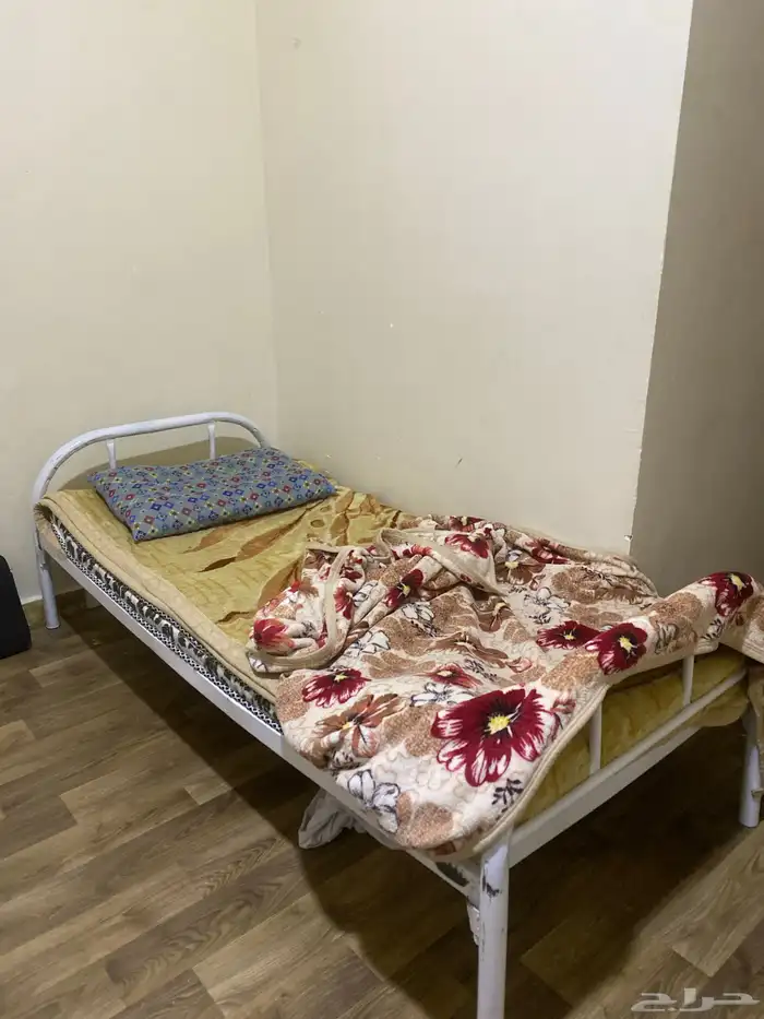 كرسي جديد ماله شهرين مافي ولا شي نضيف 0