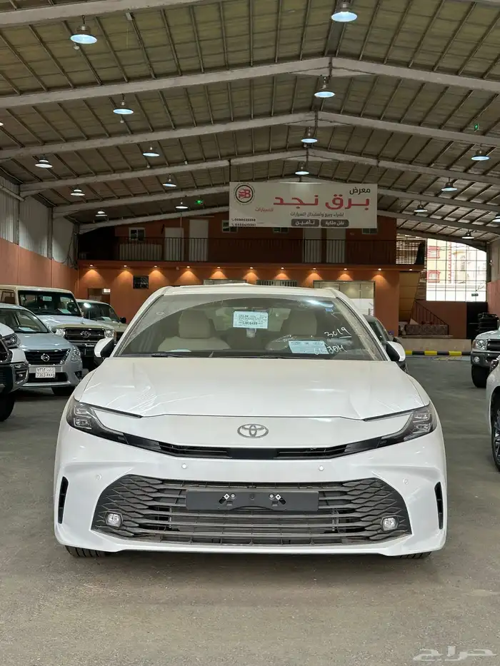 تويوتا كامري 2025 بنزين LE ابيض 1