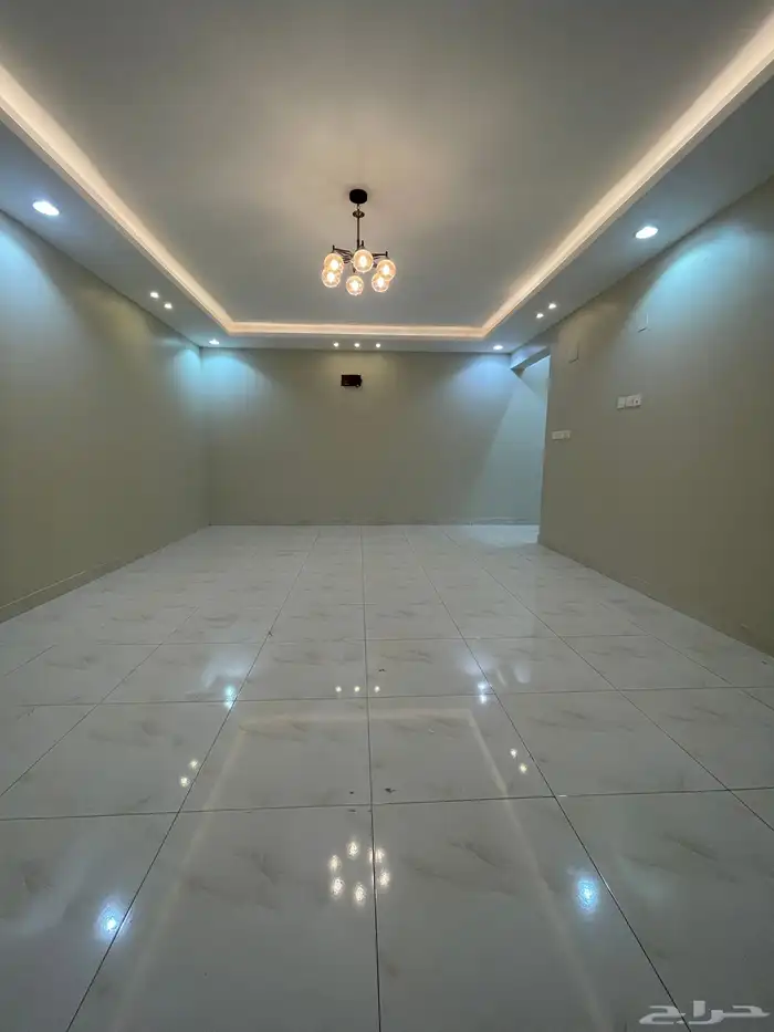 شقة دور ارضي واسعة ومستقلة بالقرب من كوبري مطار ابها 17