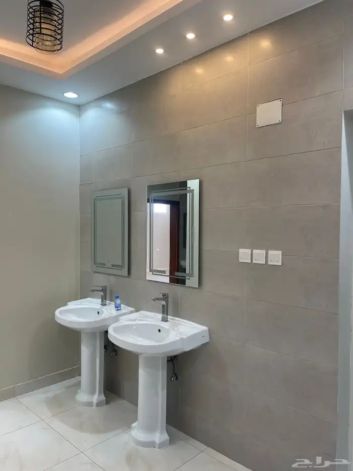 شقة دور ارضي واسعة ومستقلة بالقرب من كوبري مطار ابها 14