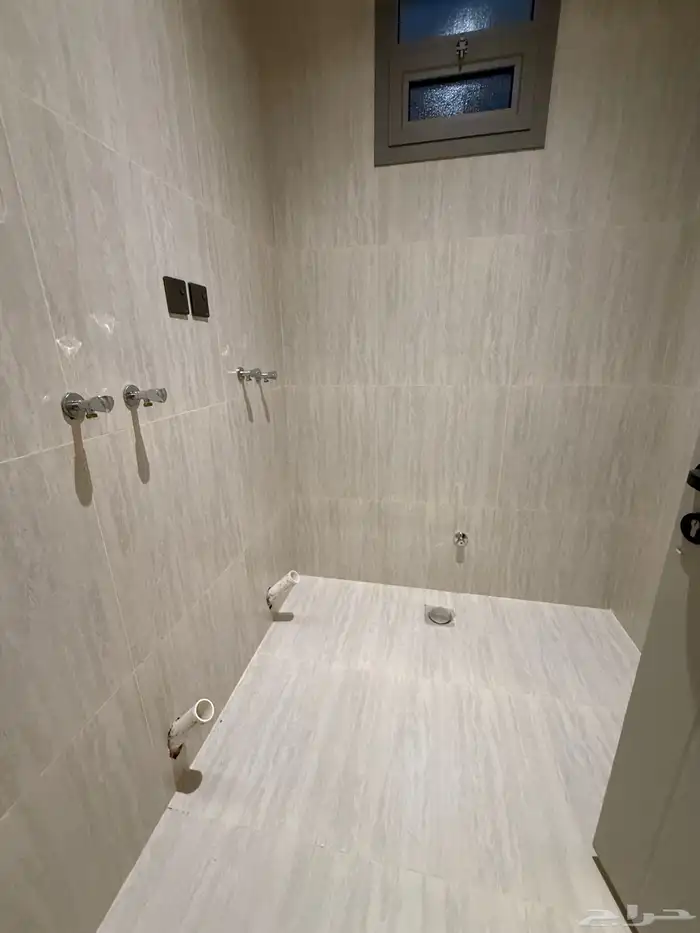 متبقي شقة للبيع بسعر 470الف بحي المصيف قرب نادي ضمك وباحص 30