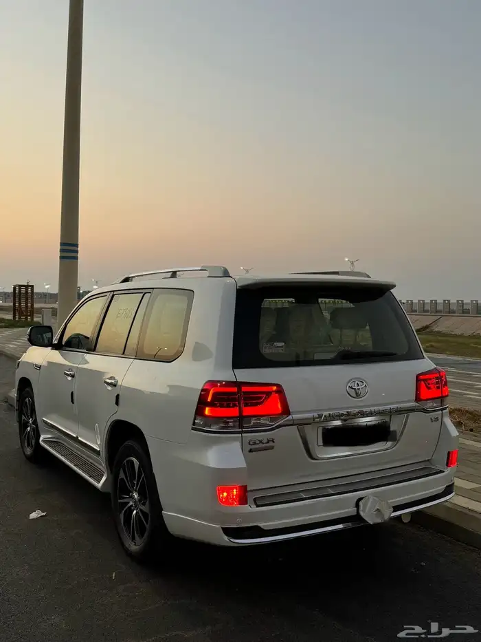 لاندكروزر صالون 2017 6