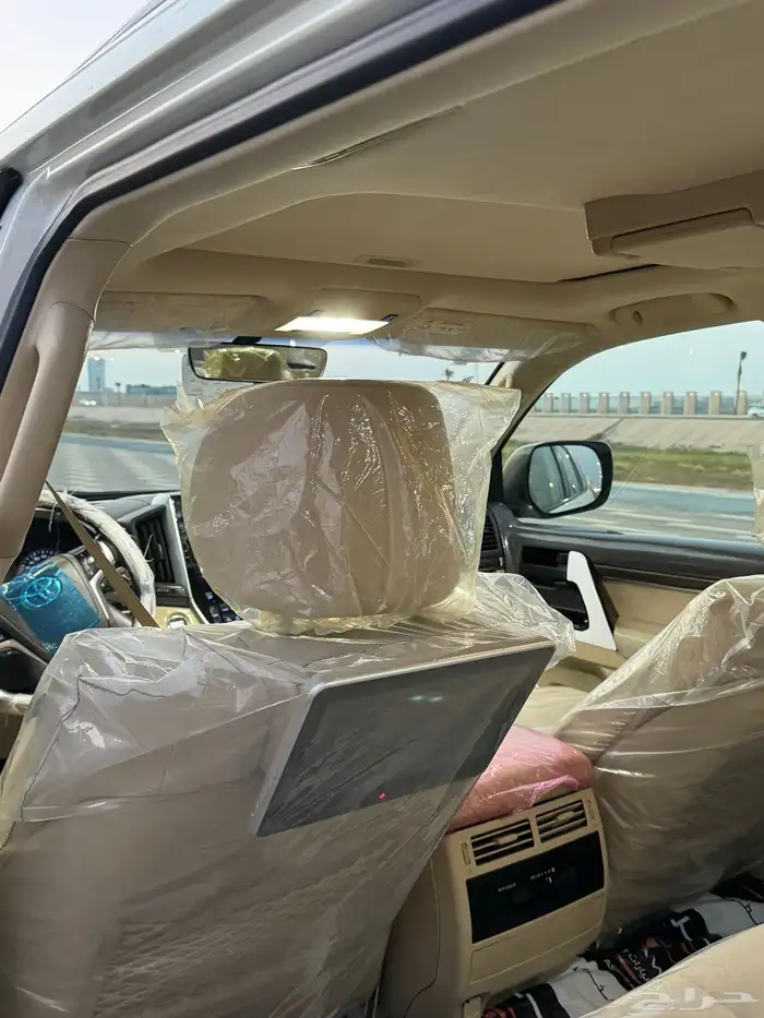 لاندكروزر صالون 2017 3