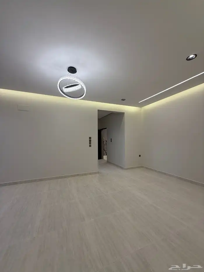 متبقي شقة للبيع بسعر 470الف بحي المصيف قرب نادي ضمك وباحص 20