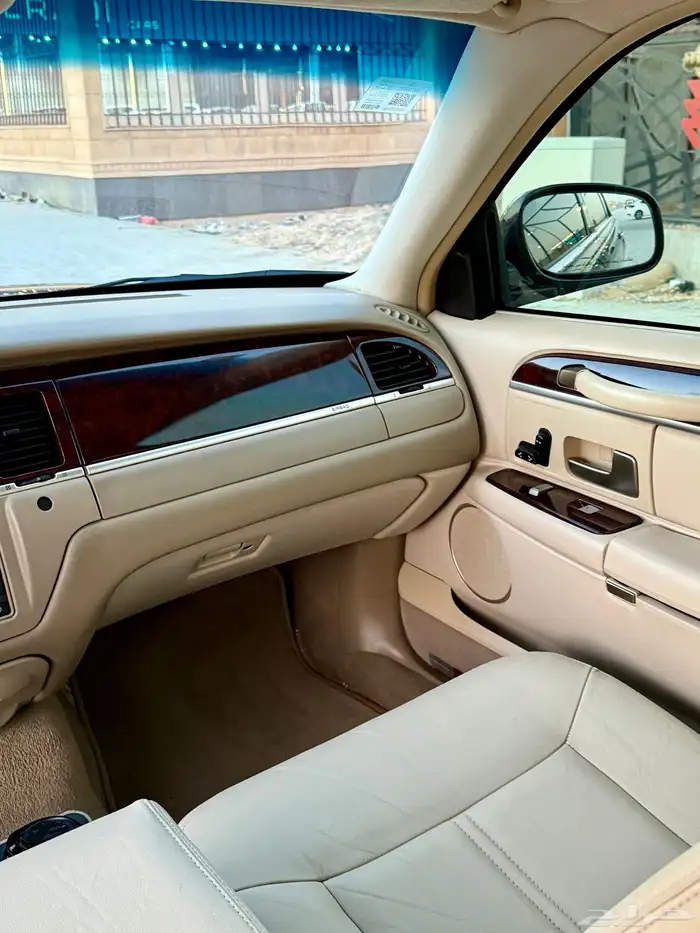 لينكون تاون كار لارج L ( مخزن 95الف ) سعودي 2011 بدي وكالة 45