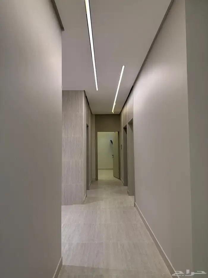 متبقي شقة للبيع بسعر 470الف بحي المصيف قرب نادي ضمك وباحص 19