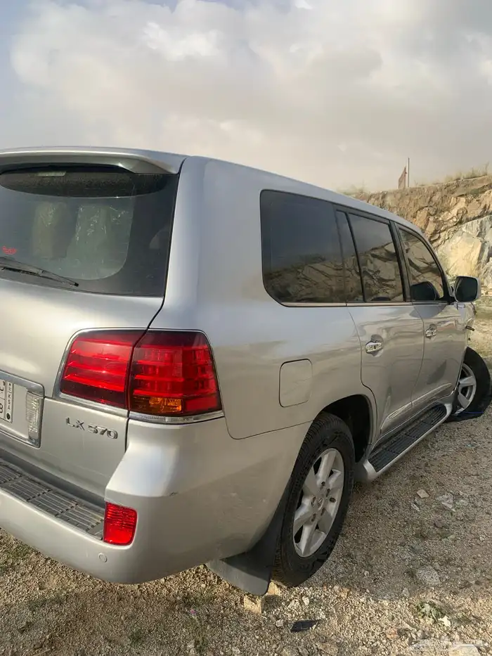 جيب لكزس مصدوم 6