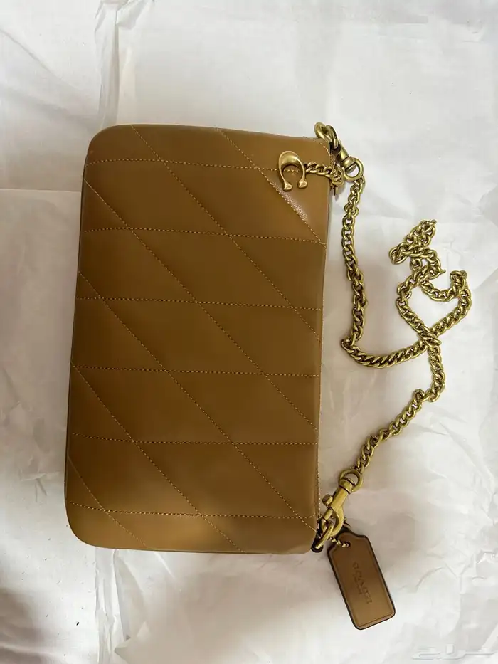 شنط كوتش صغيره لونها جملي يجي معه سير ثنين 1