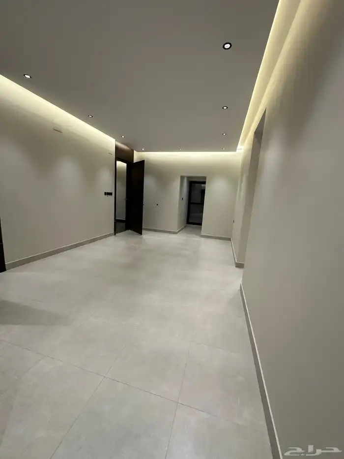 للبيع شقق ارضي بحوش وعلوي بسطح خاص من الصالة المحالة 17