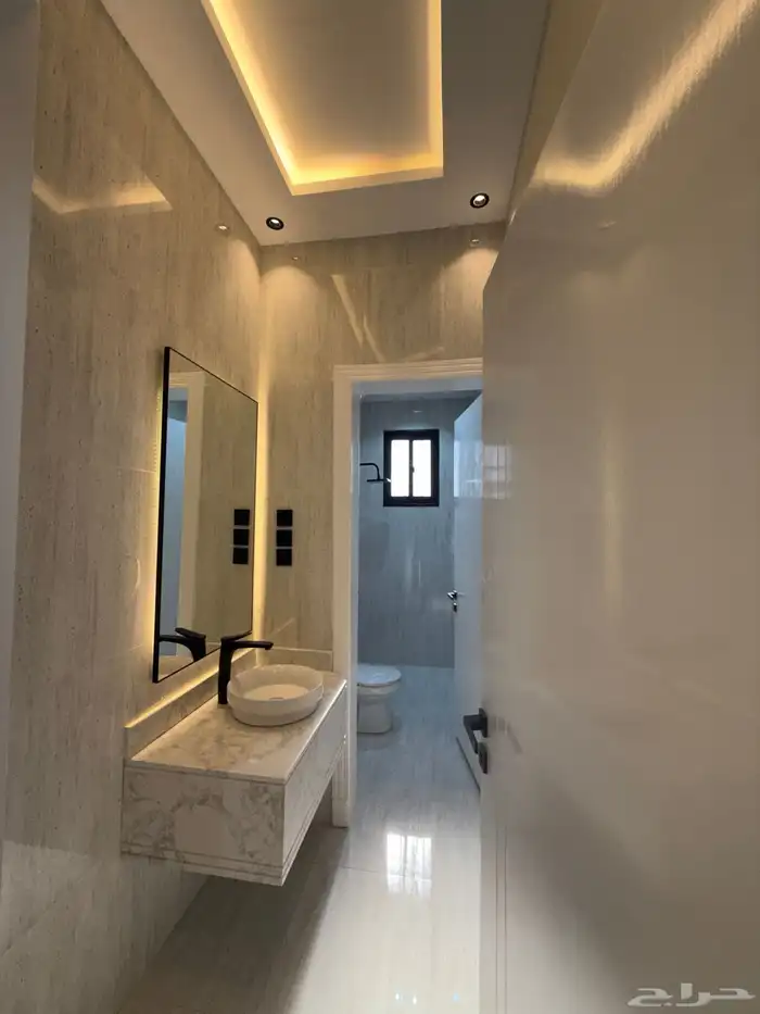 للبيع ادوار علويه بمساحات كبيرة مع اسطح خاصة بالراقي خ مشيط 10