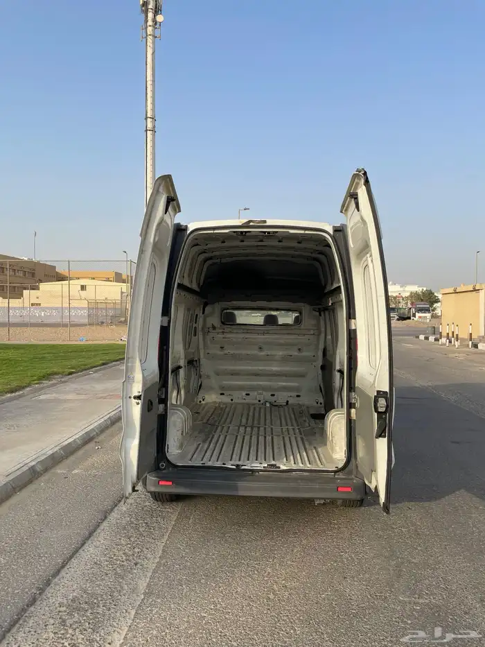 للبيع باص بضاعه رينو 4