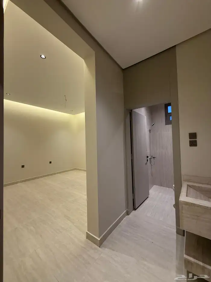 متبقي شقة للبيع بسعر 470الف بحي المصيف قرب نادي ضمك وباحص 26