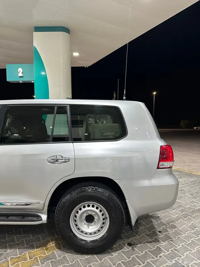 لاند كروزر جكسار 2010 V8 وارد قطر فل كامل شرط 8