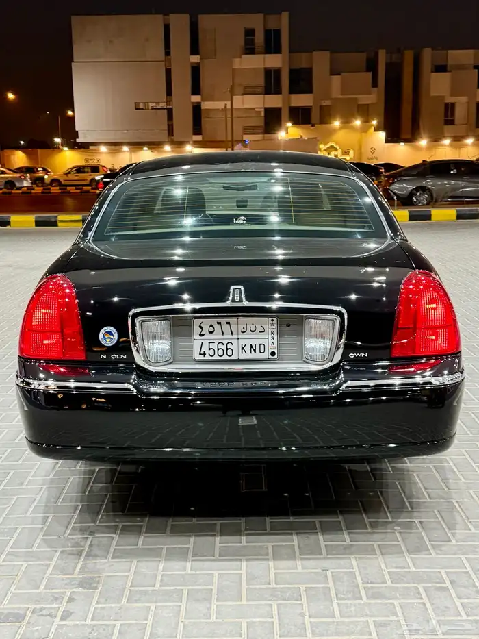 لينكون تاون كار لارج L ( مخزن 95الف ) سعودي 2011 بدي وكالة 89