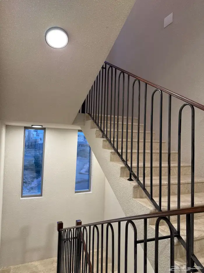 متبقي شقة للبيع بسعر 470الف بحي المصيف قرب نادي ضمك وباحص 5