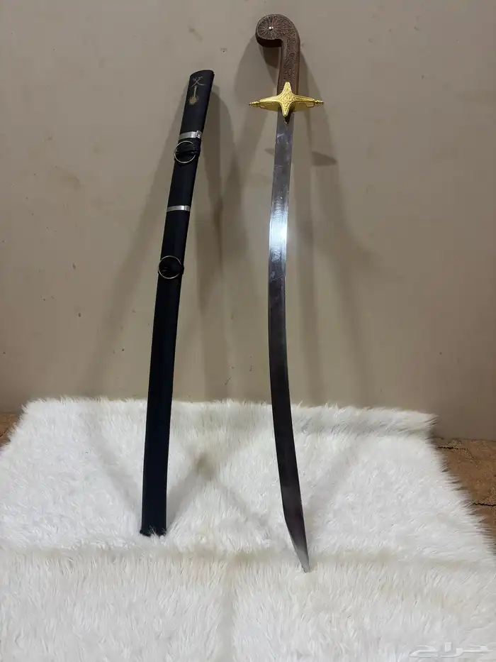 للبيع سيف قديم جداا مسكة خشب انصاب 1