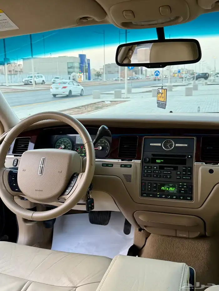 لينكون تاون كار لارج L ( مخزن 95الف ) سعودي 2011 بدي وكالة 44