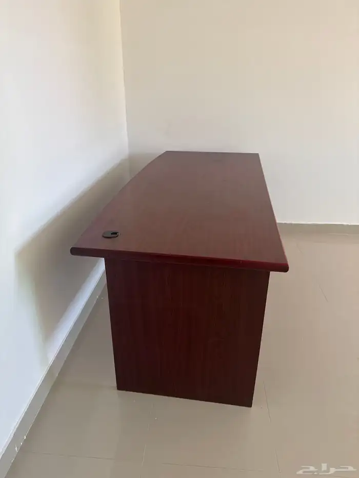 طاولة مكتب 2