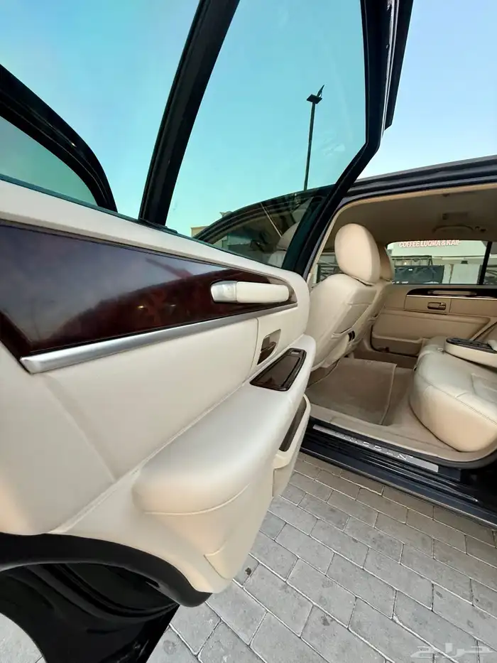 لينكون تاون كار لارج L ( مخزن 95الف ) سعودي 2011 بدي وكالة 25