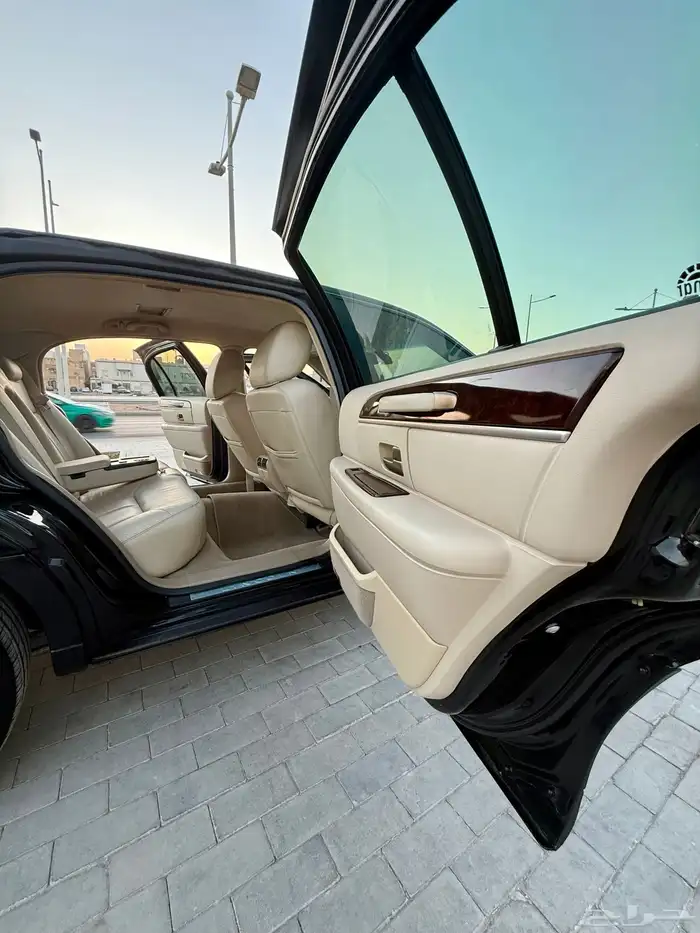 لينكون تاون كار لارج L ( مخزن 95الف ) سعودي 2011 بدي وكالة 30