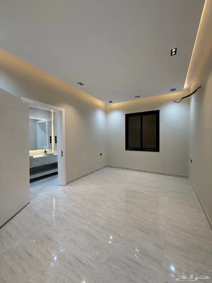 للبيع شقة 6 غرف بسطح خاص موقع ممتاز بالراقي بسعر 500 الف 10