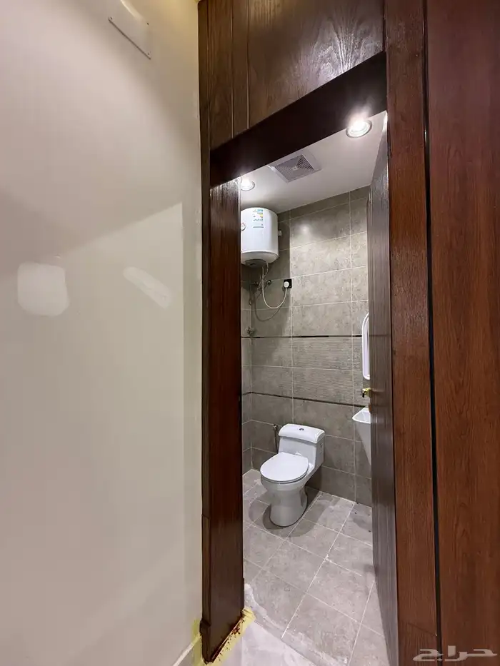 للبيع شقة 6 غرف بأبها بسطح مطل ومصعد خاص داخل الشقة للسطح 18