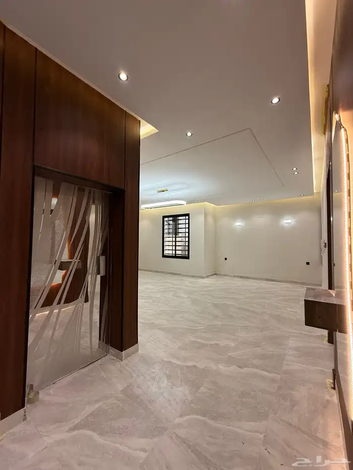 للبيع شقة 6 غرف بأبها بسطح مطل ومصعد خاص داخل الشقة للسطح 16