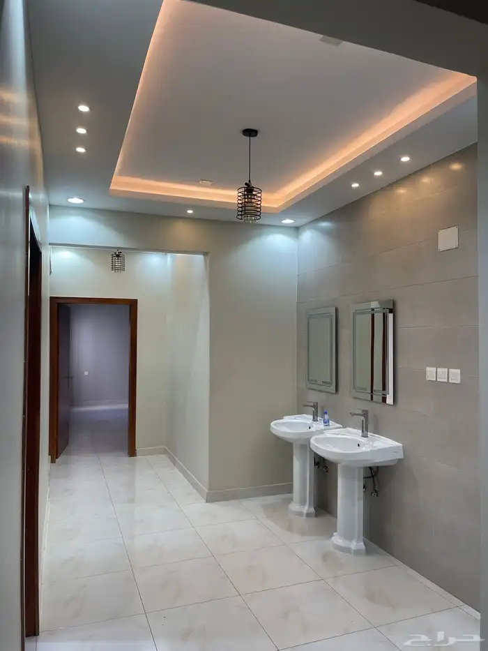 شقة دور ارضي واسعة ومستقلة بالقرب من كوبري مطار ابها 2