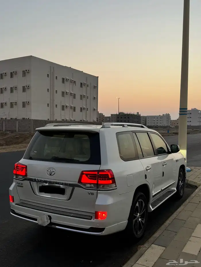 لاندكروزر صالون 2017 7