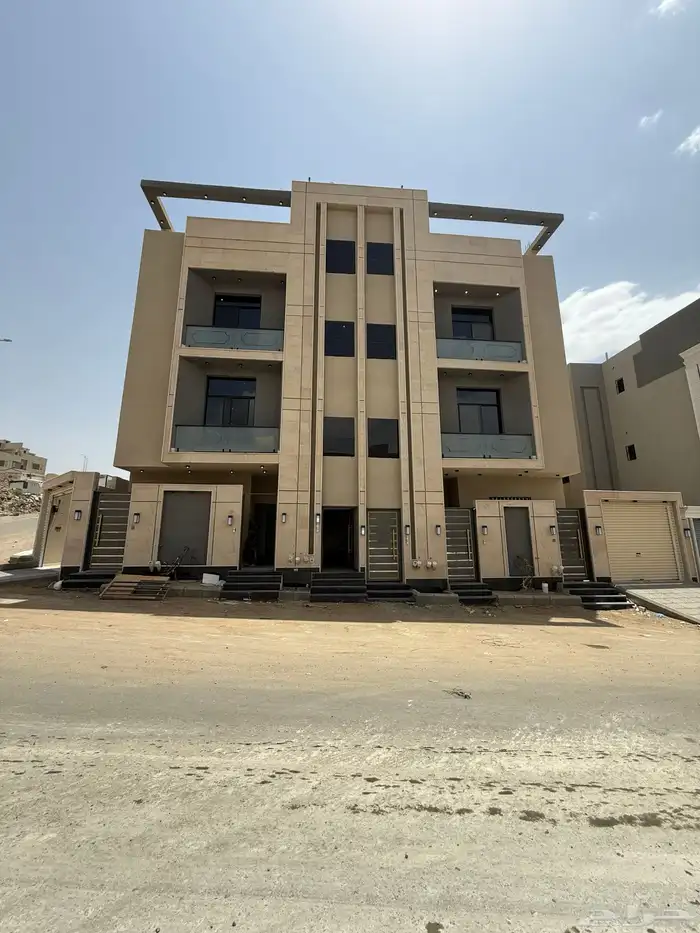 للبيع دور ارضي علي شارعين وشقق علويه بسطح خاص المحاله ابها 1