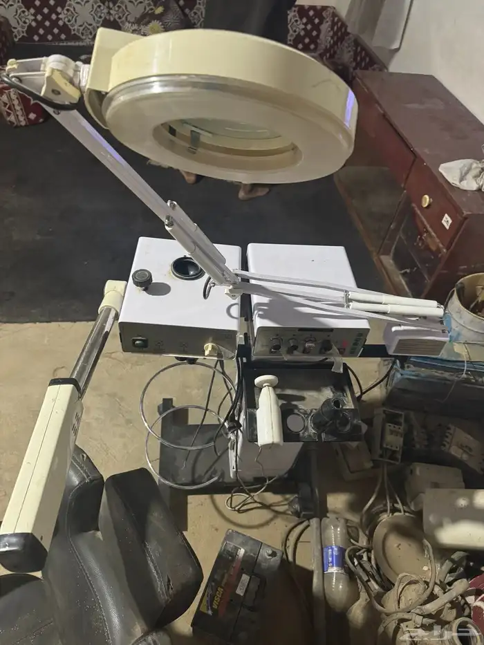 كرسي حلاق وجهاز ليزر وتنظيف بشره وبخار في بيشه شغال شرط 0