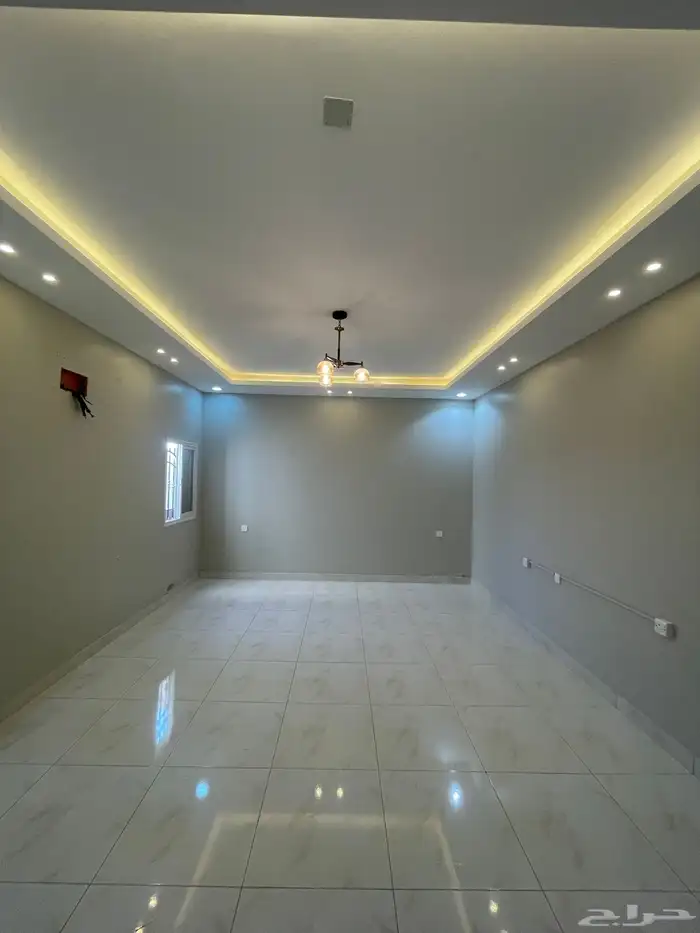 شقة دور ارضي واسعة ومستقلة بالقرب من كوبري مطار ابها 7