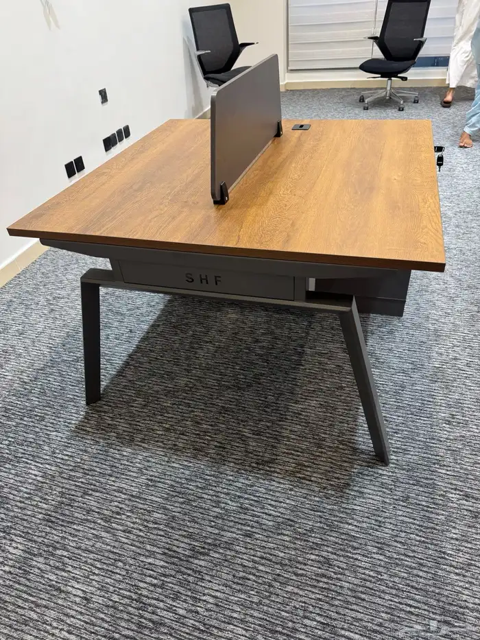 اثاث مكتبي وحدة عمل ثنائي وحدة عمل رباعي متوفر 3