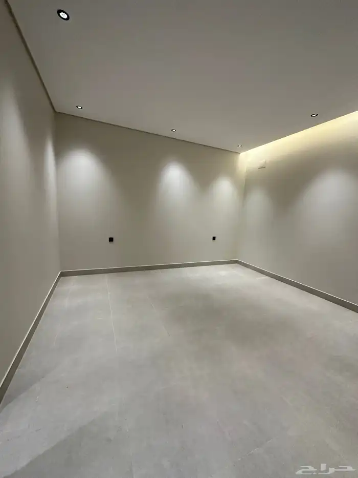 للبيع شقق ارضي بحوش وعلوي بسطح خاص من الصالة المحالة 11