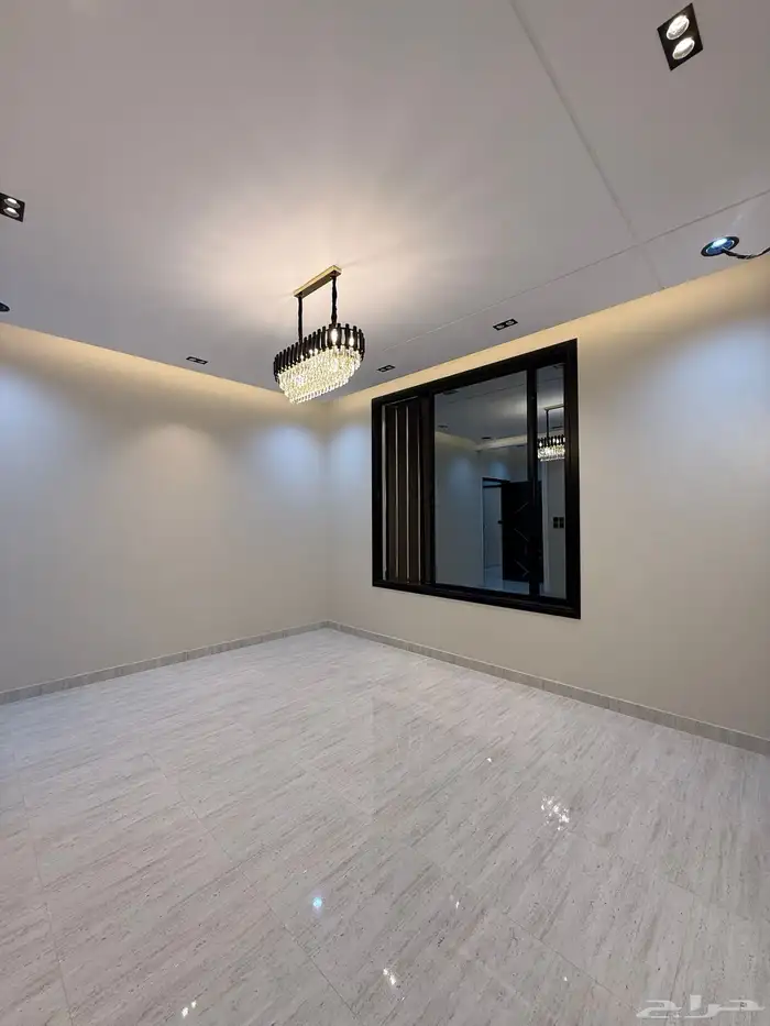 للبيع شقة 6 غرف بسطح خاص موقع ممتاز بالراقي بسعر 500 الف 6