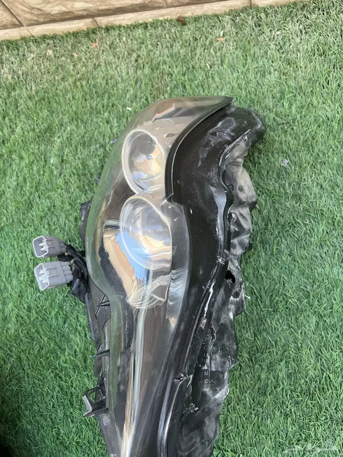 انوار امامي لكزس is2014 3