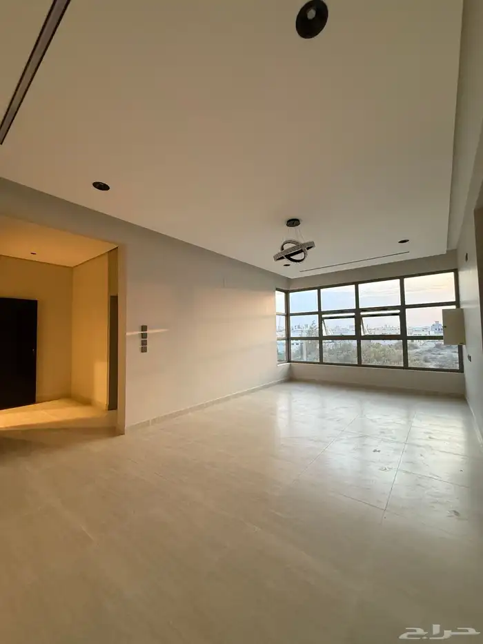 متبقي شقة للبيع بسعر 470الف بحي المصيف قرب نادي ضمك وباحص 1