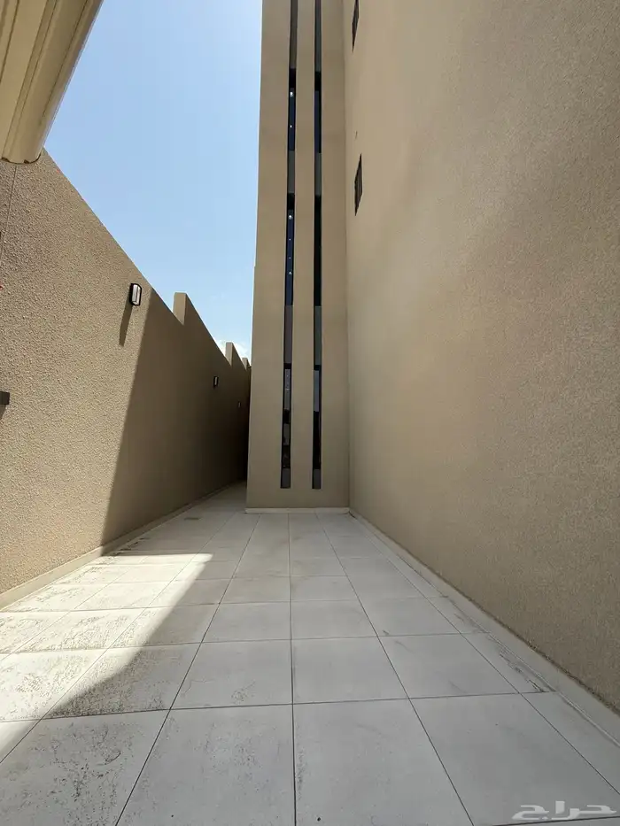 للبيع دور ارضي علي شارعين وشقق علويه بسطح خاص المحاله ابها 5