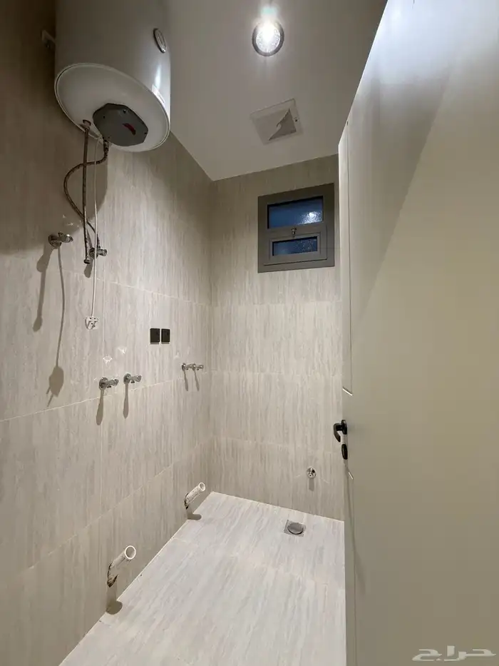 متبقي شقة للبيع بسعر 470الف بحي المصيف قرب نادي ضمك وباحص 29