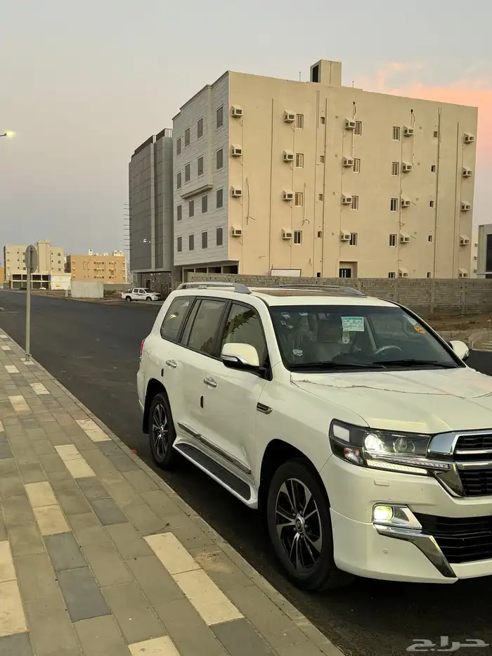 لاندكروزر صالون 2017 8