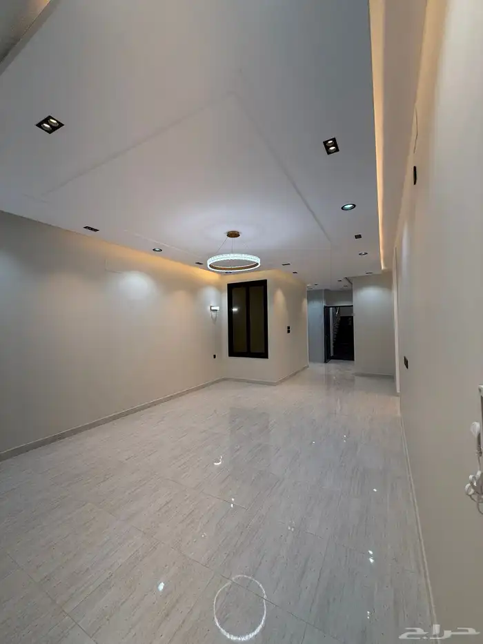 للبيع ادوار علويه بمساحات كبيرة مع اسطح خاصة بالراقي خ مشيط 16