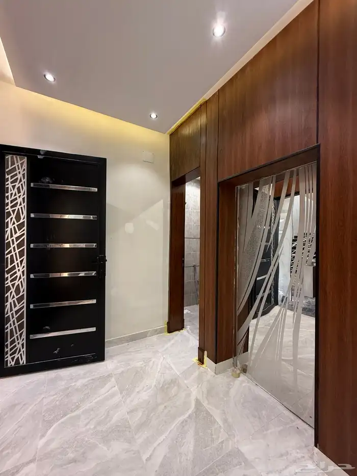 للبيع شقة 6 غرف بأبها بسطح مطل ومصعد خاص داخل الشقة للسطح 13